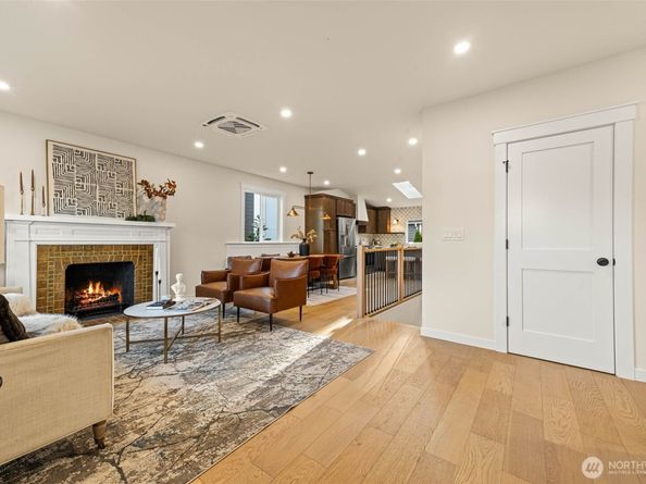7707 6TH Avenue NW, Seattle WA 98117