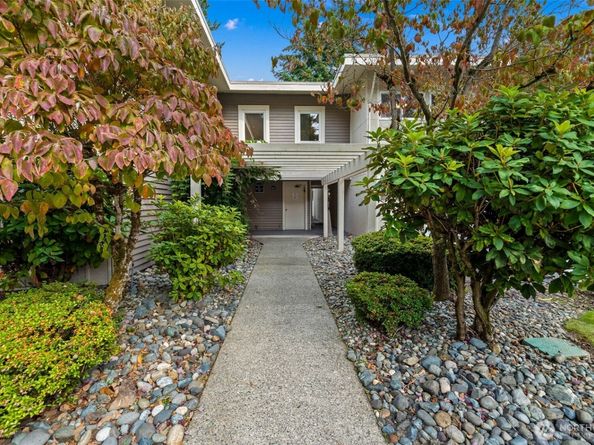 811 126th Place NE A207, Bellevue WA 98005