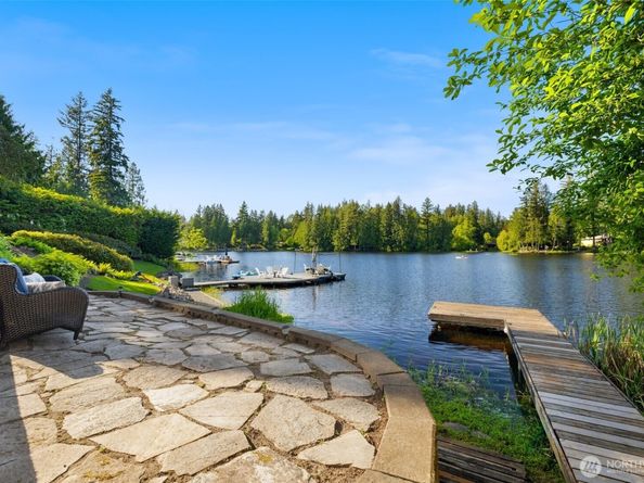 2057 E Beaver Lake Drive SE, Sammamish WA 98075