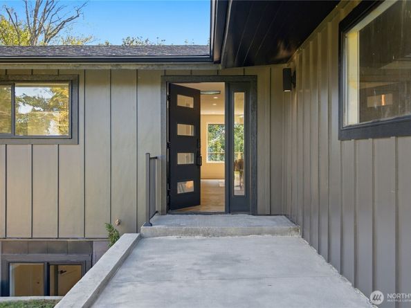 19908 47th Avenue NE, Lake Forest Park WA 98155