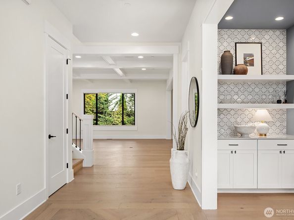 10668 SE 32nd Street, Bellevue WA 98004