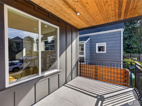 5520 Brooklyn Avenue NE, Seattle WA 98105