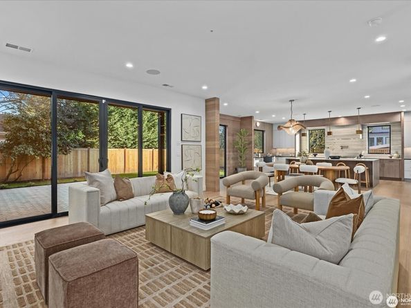 1020 107th Avenue SE, Bellevue WA 98004