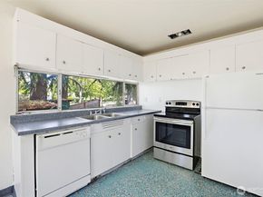 7529 Beacon Avenue S, Seattle WA 98118