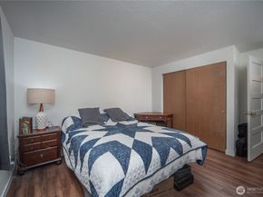 16817 Larch Way D206, Lynnwood WA 98037