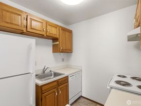 3024 NE 143rd Street 301, Seattle WA 98125