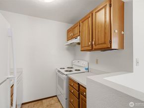 3024 NE 143rd Street 301, Seattle WA 98125