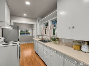 5706 35th Ave NE, Seattle WA 98105