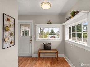 5706 35th Ave NE, Seattle WA 98105