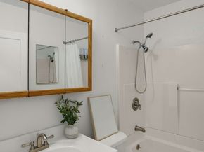 5706 35th Ave NE, Seattle WA 98105