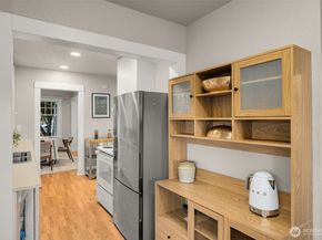 5706 35th Ave NE, Seattle WA 98105