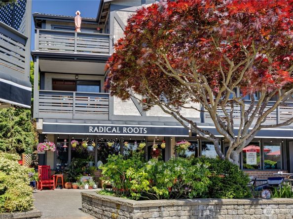 153 Madison Avenue N, Bainbridge Island WA 98110