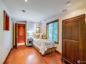 153 Madison Avenue N, Bainbridge Island WA 98110