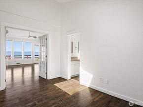 2364 Hobart Avenue SW, Seattle WA 98116