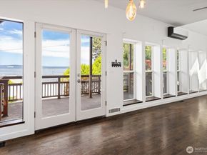 2364 Hobart Avenue SW, Seattle WA 98116