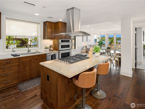 9123 NE Juanita Drive 205, Kirkland WA 98034