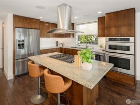 9123 NE Juanita Drive 205, Kirkland WA 98034