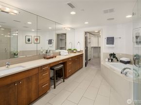 9123 NE Juanita Drive 205, Kirkland WA 98034