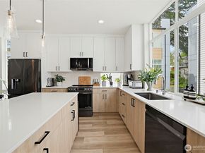 902 N 86th Street, Seattle WA 98103