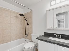 4308 NE Sunset Boulevard V5, Renton WA 98059