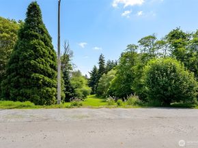 3711 26th Place W 306, Seattle WA 98199