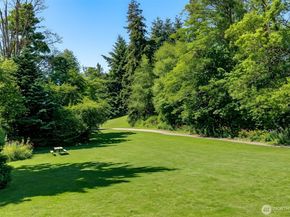 3711 26th Place W 306, Seattle WA 98199