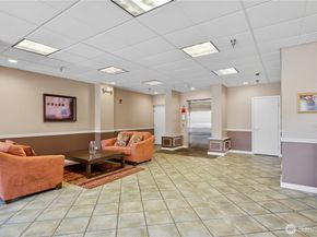 12345 Roosevelt Way NE 305, Seattle WA 98125