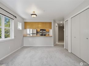 12345 Roosevelt Way NE 305, Seattle WA 98125