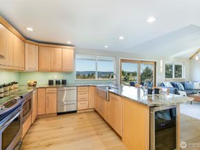 6001 60th Avenue NE, Seattle WA 98115