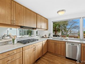 7237 NE 121st Place, Kirkland WA 98034