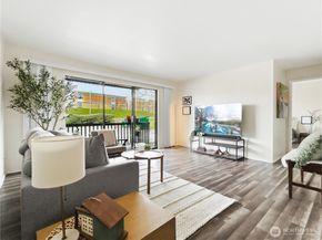 19411 56th Avenue W 220, Lynnwood WA 98036