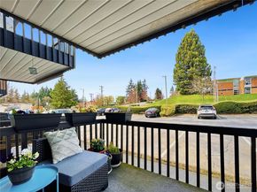 19411 56th Avenue W 220, Lynnwood WA 98036