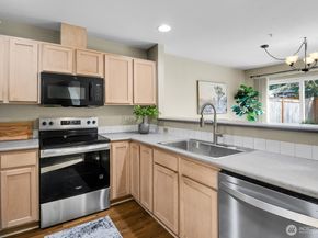 2001 120th Place SE 2102, Everett WA 98208