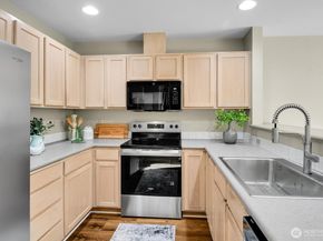 2001 120th Place SE 2102, Everett WA 98208