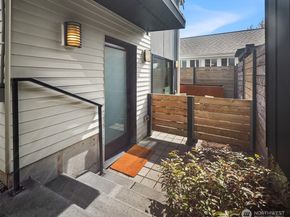 411 B NE 80th Street, Seattle WA 98115