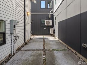 411 B NE 80th Street, Seattle WA 98115