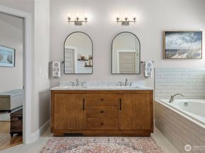 7989 E Barsay Lane, Port Orchard WA 98366