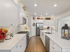 1324 Baker Heights Loop, Bremerton WA 98312