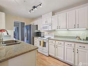 22537 SE 38th Terrace 1426, Issaquah WA 98029