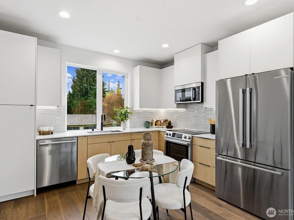 3216 47th Avenue SW, Seattle WA 98116