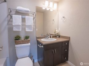 12607 SE 41st Place H207, Bellevue WA 98006
