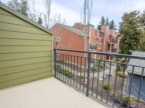 12607 SE 41st Place H207, Bellevue WA 98006