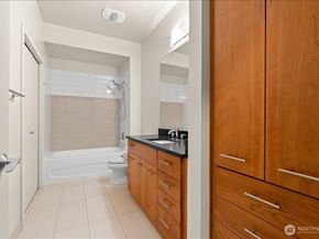 2960 Eastlake Avenue E 111, Seattle WA 98102