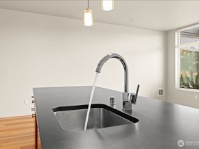 2960 Eastlake Avenue E 111, Seattle WA 98102