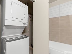 2960 Eastlake Avenue E 111, Seattle WA 98102