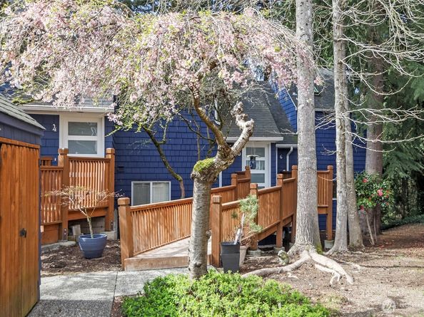 9165 45th Avenue SW 6, Seattle WA 98136