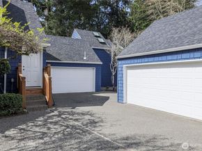 9165 45th Avenue SW 6, Seattle WA 98136