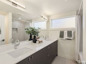 4411 1st Avenue NE, Seattle WA 98105