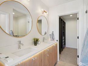6211 12th Avenue NE, Seattle WA 98115