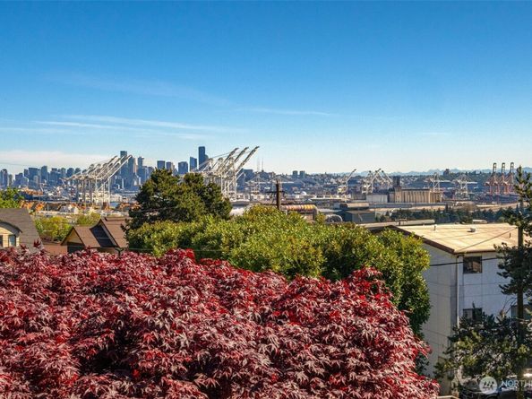 4014 32nd Avenue SW, Seattle WA 98126